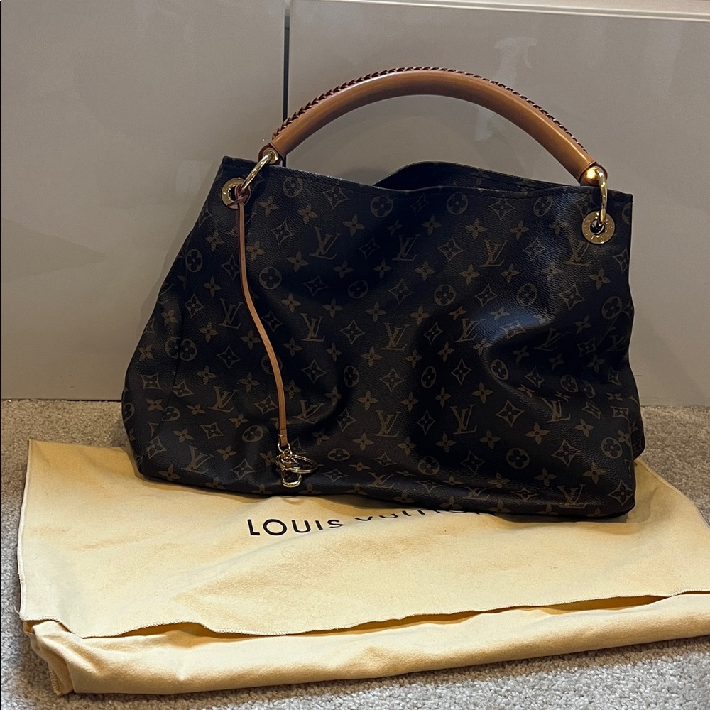 Louis Vuitton Artsy MM Monogram